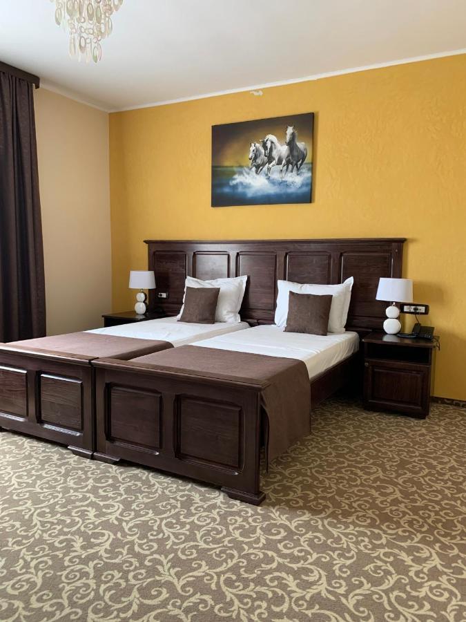 Hotel Laura Holiday Brăila Exteriér fotografie