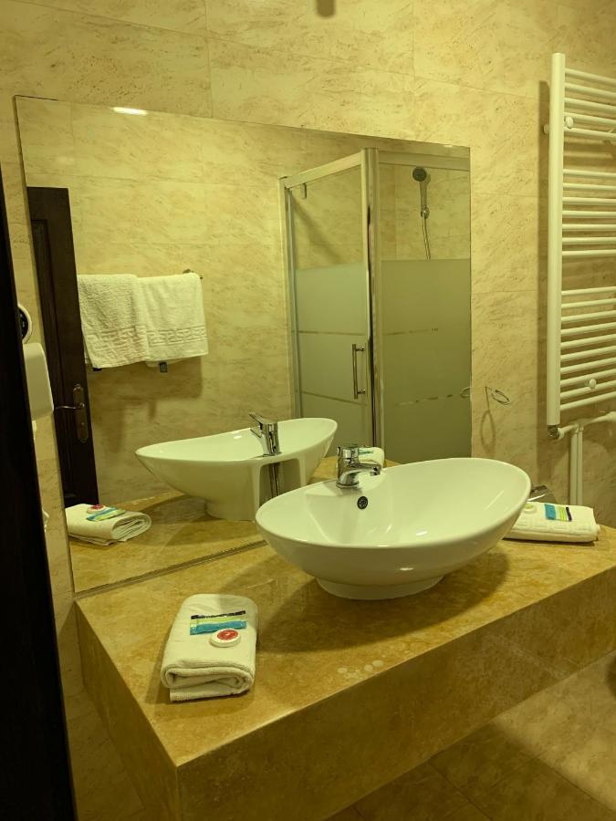 Hotel Laura Holiday Brăila Exteriér fotografie
