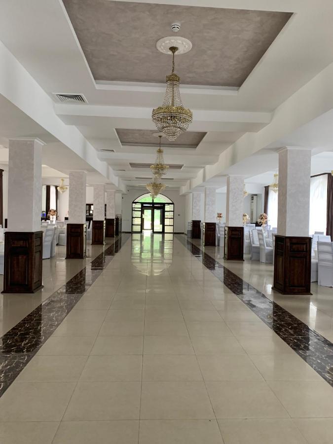 Hotel Laura Holiday Brăila Exteriér fotografie