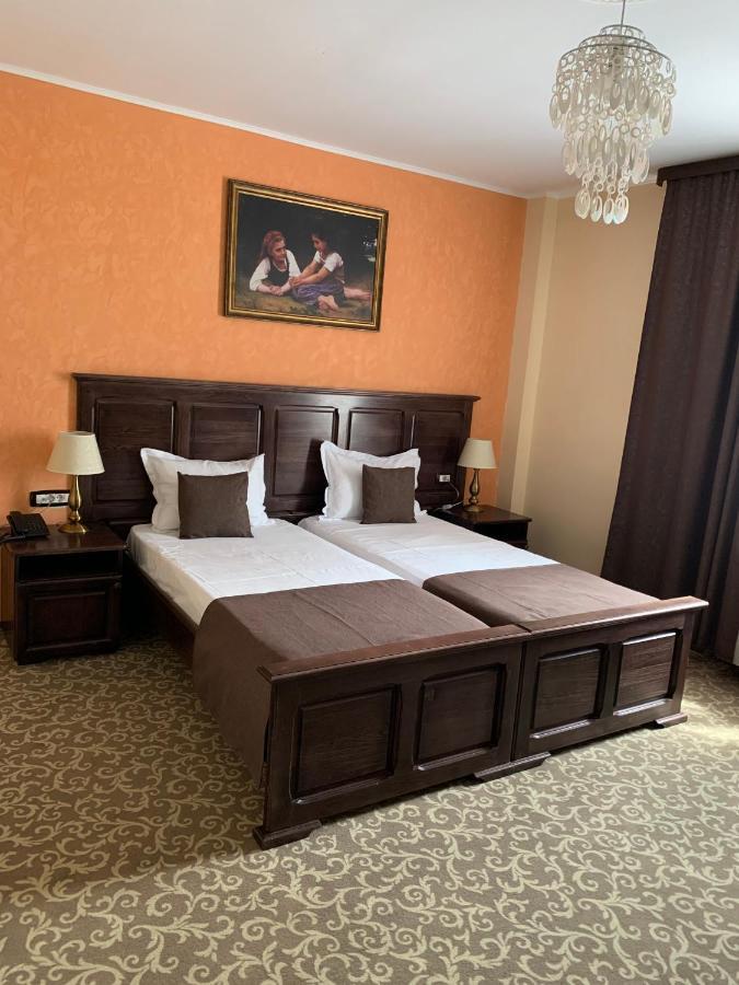 Hotel Laura Holiday Brăila Exteriér fotografie