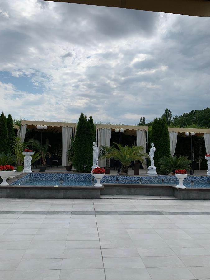 Hotel Laura Holiday Brăila Exteriér fotografie