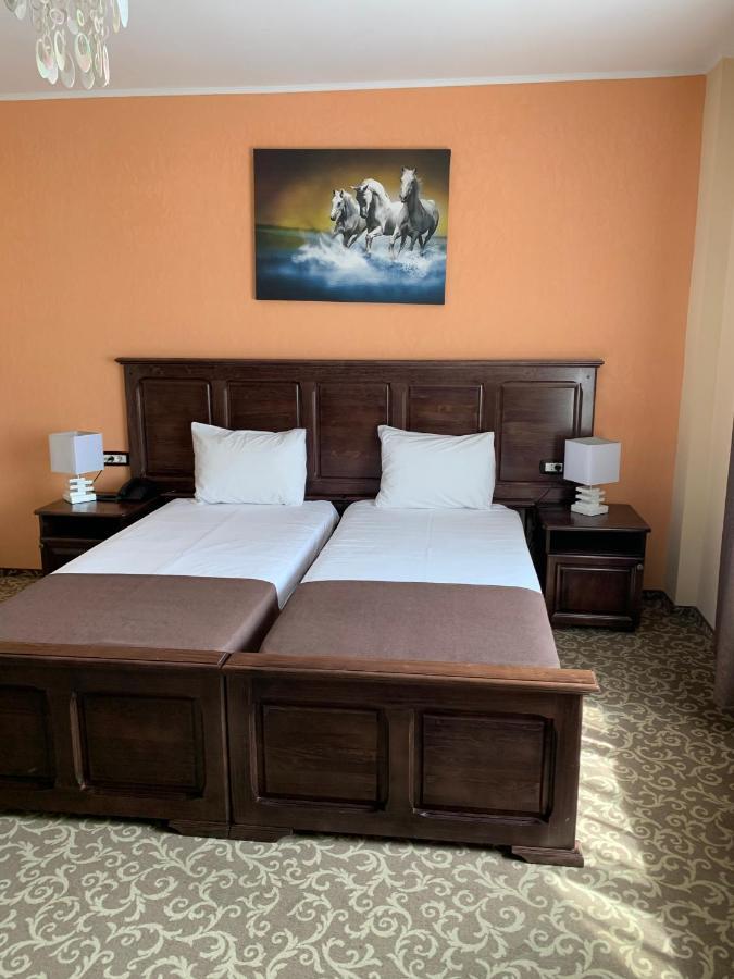 Hotel Laura Holiday Brăila Exteriér fotografie