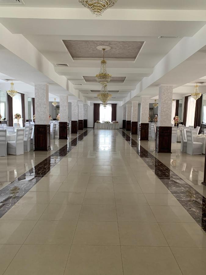 Hotel Laura Holiday Brăila Exteriér fotografie