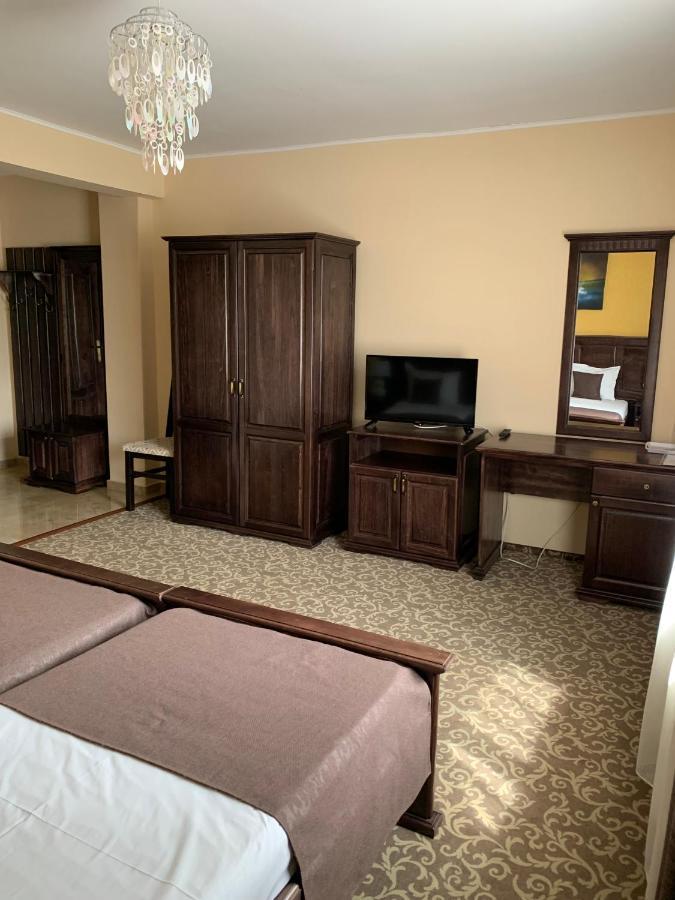 Hotel Laura Holiday Brăila Exteriér fotografie